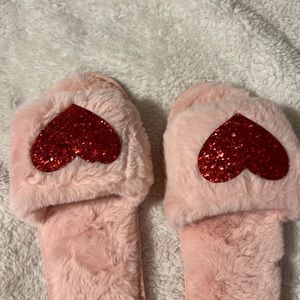 Super cute women’s new with tags pink slippers with red sequin hearts size 7-8